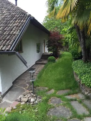 a house with a pathway leading to a yard at Villa Sissi in Laives