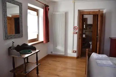 a room with a mirror and a table and a window at Mezzodì Locazione Turistica in Colcerver