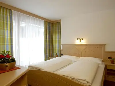 a large bed in a room with a window at Chalet Susi in La Villa