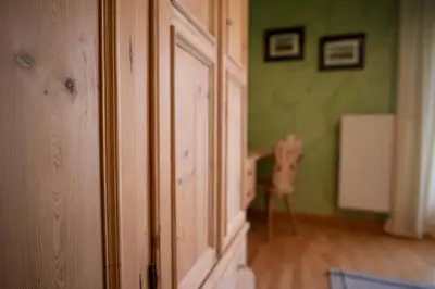 a room with green walls and a wooden door at Isarco Suite in Vipiteno