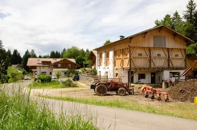 a house being constructed on the side of a road at Schupferhof in Petersberg