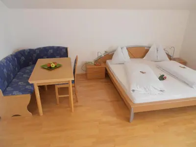 a small room with a bed and a table at Garni Unterspeiser in Terlano