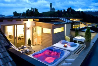 a hot tub in the middle of a yard at Gartenhotel Völser Hof - Adults Only in Fiè