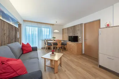a living room with a couch and a table at Bergdiamant in Maranza
