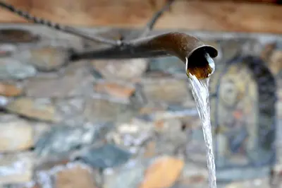a water tap with water coming out of it at Platiederhof in Laion