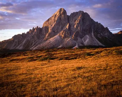 a mountain in the middle of a field at Casa Serac´ in La Valle