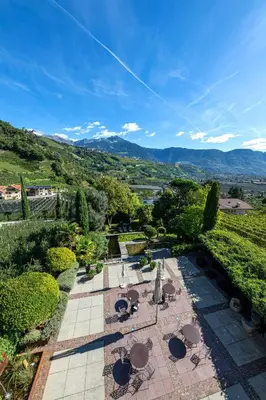 a view of a garden with tables and chairs at Frühmesserhaus Refugium zu Sanct Kassian in Lagundo