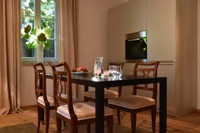 a dining room with a table and chairs with a bowl of fruit at Frühmesserhaus Refugium zu Sanct Kassian in Lagundo