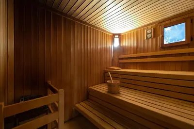 a sauna with a bucket and a drink in it at Cristallo B&B in Castelrotto