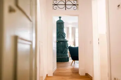 a hallway with a green pillar in a room at Stay COOPER l Laubenhaus in Bolzano
