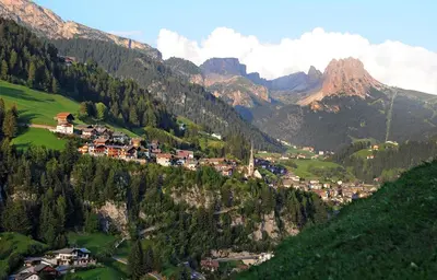 a town on a hill with mountains in the background at Apartment Albert in Santa Cristina in Val Gardena