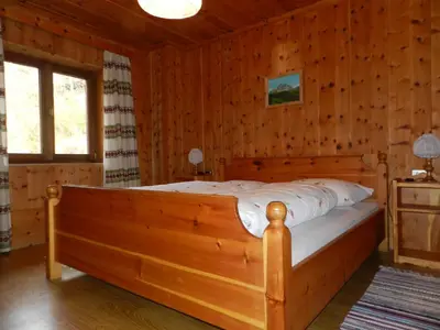 a bedroom with a bed in a log cabin at Gedrarzerhof in Luson