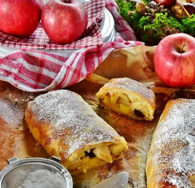 a plate of food with apple turnovers and apples at Leitenhof in Val di Vizze