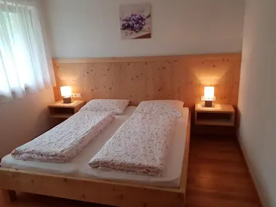 two beds in a room with two lamps on both sides at Ferienwohnungen Schlosshäusl in San Lorenzo di Sebato