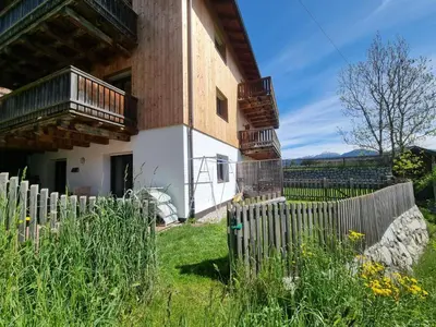 a house with a fence in front of it at Casa Simona in Sorafurcia