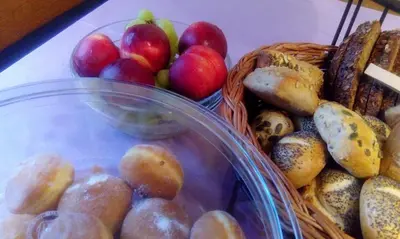 a table with a basket of fruits and vegetables at Lüch da Spescia in La Valle