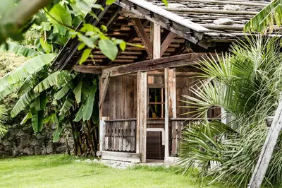an old house in the middle of a garden at Nutzhof - Mediterran Flair Hotel in Lagundo