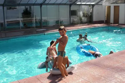 a group of children playing in a swimming pool at Appartements Schusterhof in Naz-Sciaves
