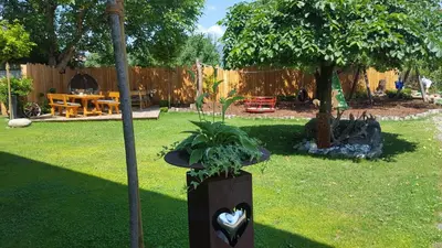 a garden with a potted plant in the yard at Appartements Schusterhof in Naz-Sciaves