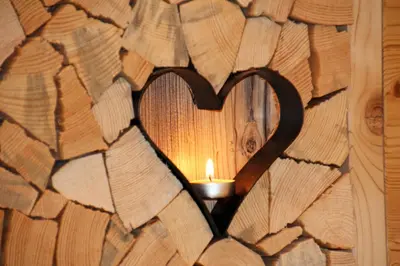 a candle in the shape of a heart on a wall at Ban Rutzner in SantʼAndrea in Monte