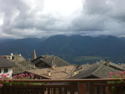 a view of roofs of houses with mountains in the background at Albergo Pensione Serenetta in Varena