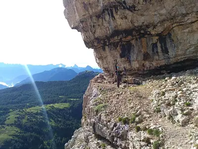 a person standing on the edge of a cliff at Telemark Mountain Rooms in Agordo
