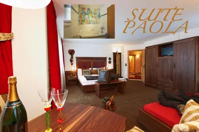 a living room with a couch and a table with wine glasses at B&B Tamarindo in La Villa