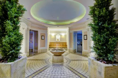a large lobby with a fountain in the middle of the room at Hotel Bergland in Schenna