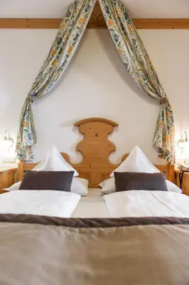 a hotel room with a bed and a desk at Der Verdinser Hof in Schenna