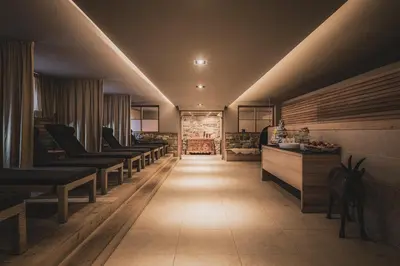 a hair salon with a row of chairs and a row of counters at Hotel Christof in Monguelfo