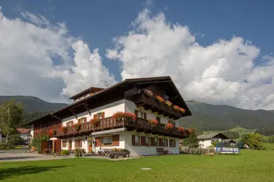 a building with a balcony with flowers on it at Marenklhof in Tesido