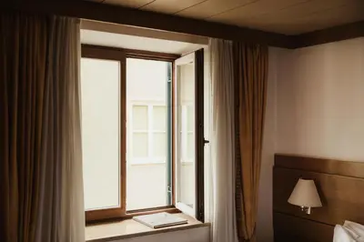 a bedroom with a window in a hotel room at Corso am Graben in Brunico