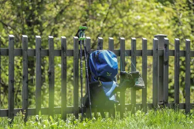 a backpack and boots leaning against a fence at Hotel Langeshof in Anterivo