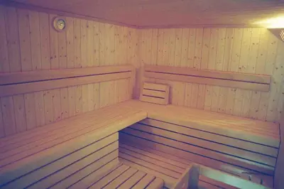 a small sauna with two benches at Villa Lageder in Sarntal