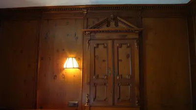 a light on a wall next to a door at Residenze Sonnenschein in Villabassa