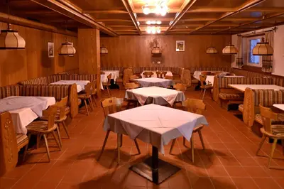 a restaurant with tables and chairs with white table cloth at Residence Terentis in Terento