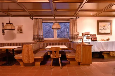 a waiting room with a couch and a table at Residence Terentis in Terento