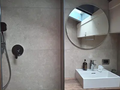 a bathroom with a sink and a mirror at Zum Löwen-Post in Trodena