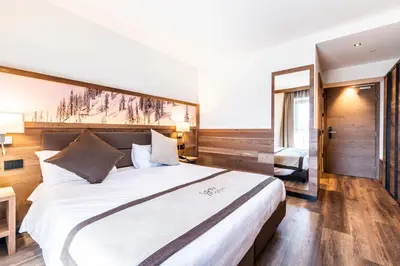 a bedroom with a large white bed in a room at Lady Maria Hotel Wellness & Resort in Fondo