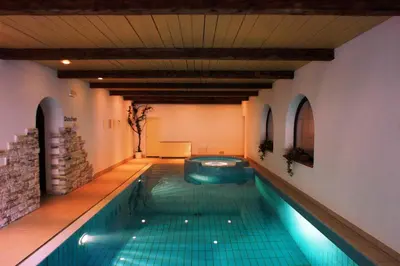 a swimming pool with a tub in a building at Apartments Oberdorner in Lagundo