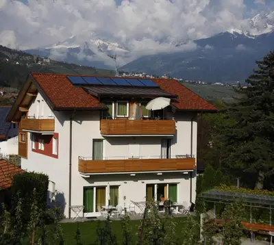 a house with solar panels on its roof at Ferienwohnungen grazia dei in Lagundo