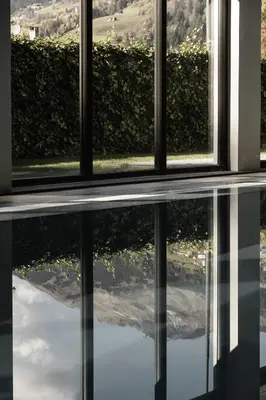 a reflection of a window in the water at Anett hotel in Vipiteno
