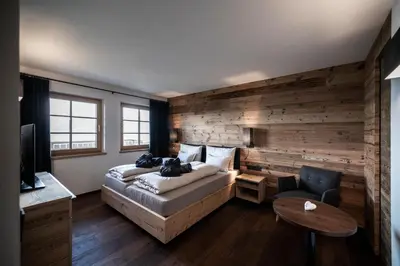 a room with a couch and a table and a tv at Taser Alm in Schenna