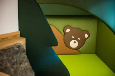 a childs room with a bear head on the wall at Chalet Pineta relax location in Canazei