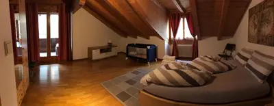 a living room with a couch and a tv at Appartamento Giustina in Gargazzone