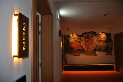 a hallway with two vases on the wall at Hotel Residence Rosa in San Lugano