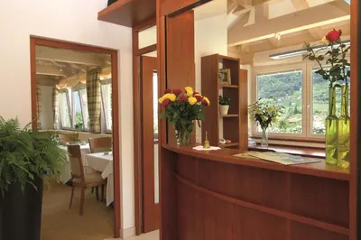 a restaurant with a counter with flowers on it at Residence Hirzer in Lagundo