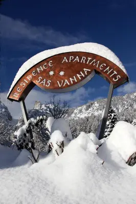 a sign in the snow in front of a mountain at Residence Sas Vanna in La Villa