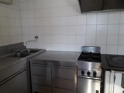 a kitchen with a stove and a sink at Gruppenhaus Thalackerhof in Brunico