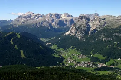 a town in a valley in the mountains at Medesc in La Villa